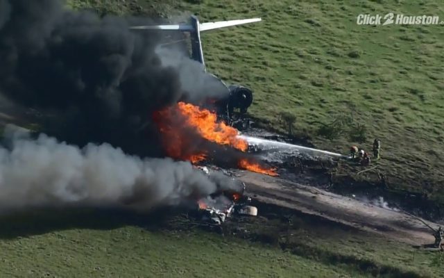 21 People Survive Plane Crash Near Houston, Texas