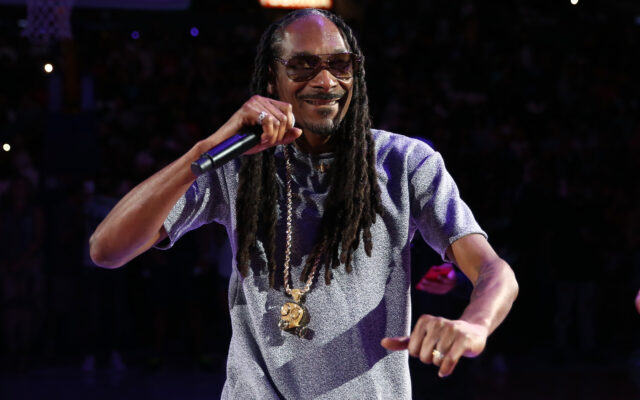 Snoop Says He's 'Giving Up Smoke'